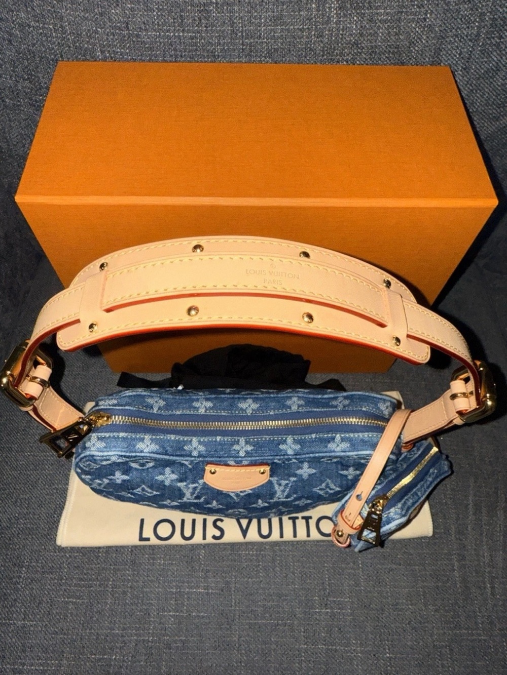 Louis Vuitton Denim Croissant Bag - Picture 4 of 8